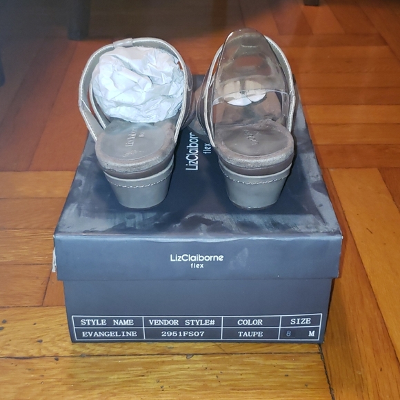 Liz Claiborne Flex Sandal - Picture 2 of 3